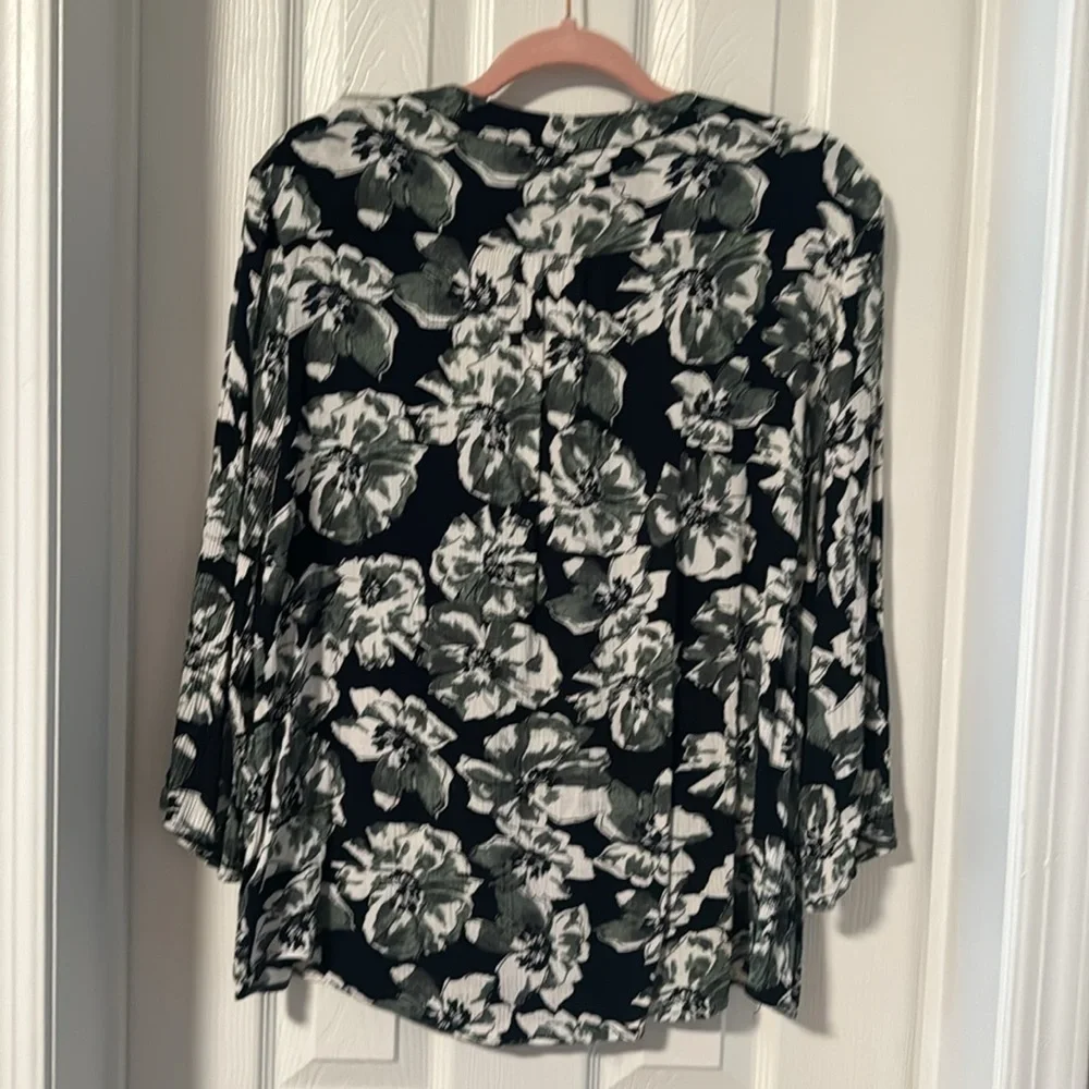 fun2fun 3/4 length sleeve top. - Picture 3 of 5